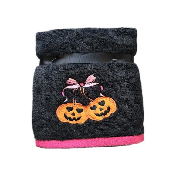 2 Betsey Johnson Orange Halloween Pumpkin Hand Towels 16x26 Cotton Embroidered - Picture 2 of 2